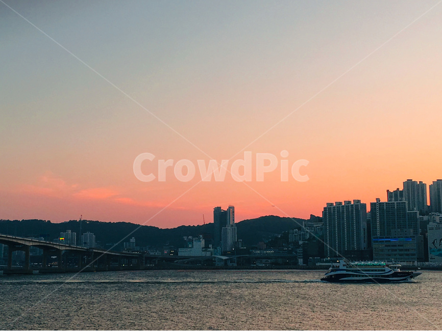 황혼,dusk,노을,sunset,일몰,석양,해질녘,boat,보트,유람선,크루즈,cruise