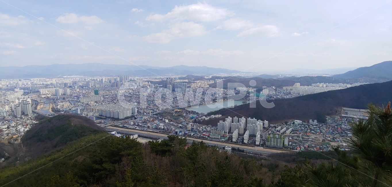nature,자연,outdoors,옥외,aerialview,조감도,scenery,풍경,landscape,경치,중심지,도시,건물,하늘,구름,맑은,산,나무,숲,도로,아파트,호수,공원,도시,풍경,city,landscape