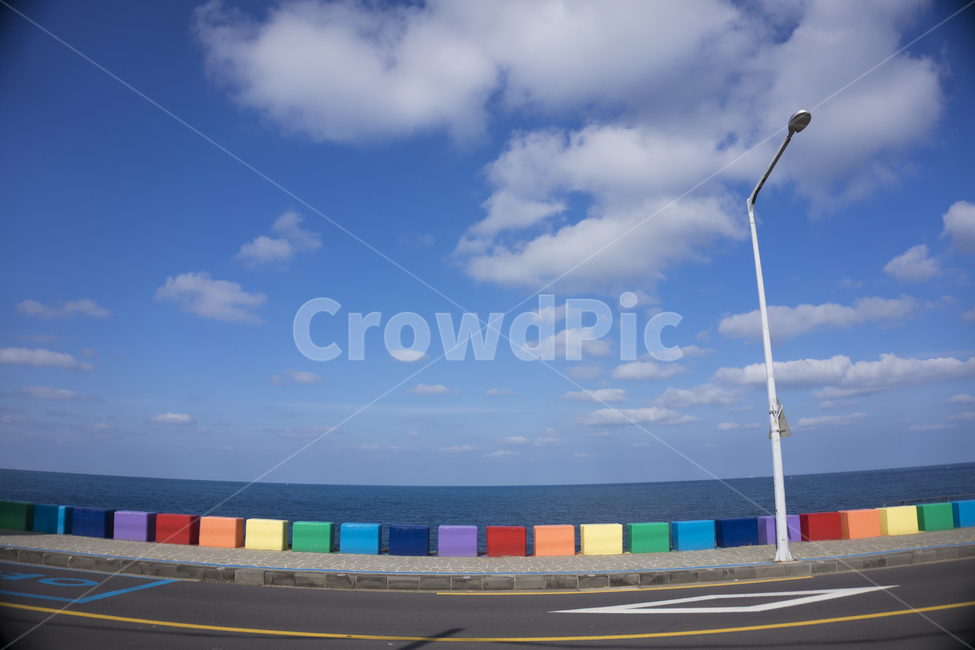 제주도,디딤돌,알록달록,바닷가,가드레일,징검다리,제주도,jeju,jeju island,road,도로,asphalt,아스팔트,tarmac,타맥,freeway,고속 도로,highway,고속도로