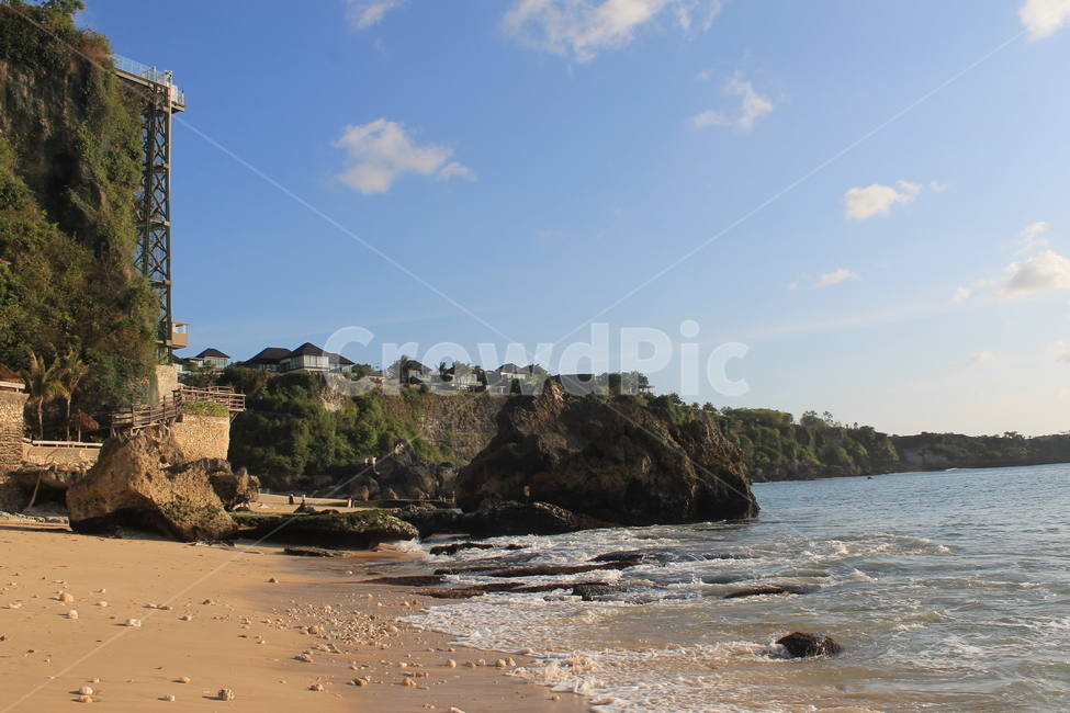 인도네시아,발리,쿠부,해변,비치,indonesia,bali,beach,하늘,푸른하늘,파란하늘,blue,bluesky,cliff,절벽,낭떠러지,절벽해안,promontory,곶,ocean,대양,sea,바다,옥외,nature,자연,water,물,shoreline,해안선,해변,바다,beach,sea,세계자연풍경,해외자연풍경,외국자연풍경,world nature landscape