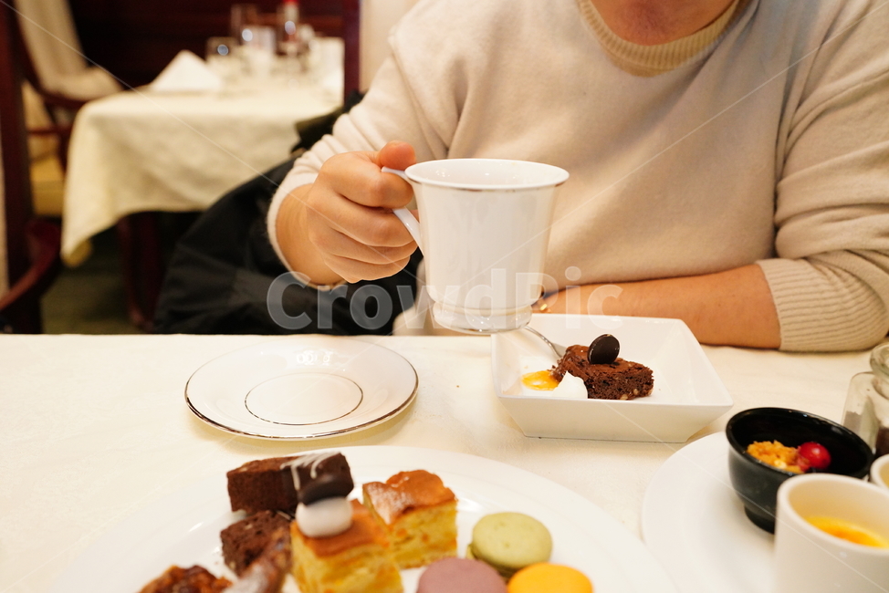 디저트,후식,간식,먹거리,food,푸드,음식,플레이팅,티타임,티,차,person,사람,human,인간,디저트,간식,후식,dessert,snack