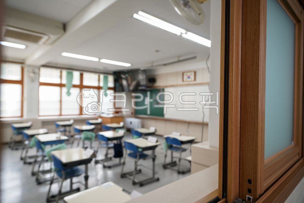 학교,교실,책상,빈교실,빈책상,감성,교육,공부,education,learning,study,school,가구,교육,학교,공부,education,learning,study,school