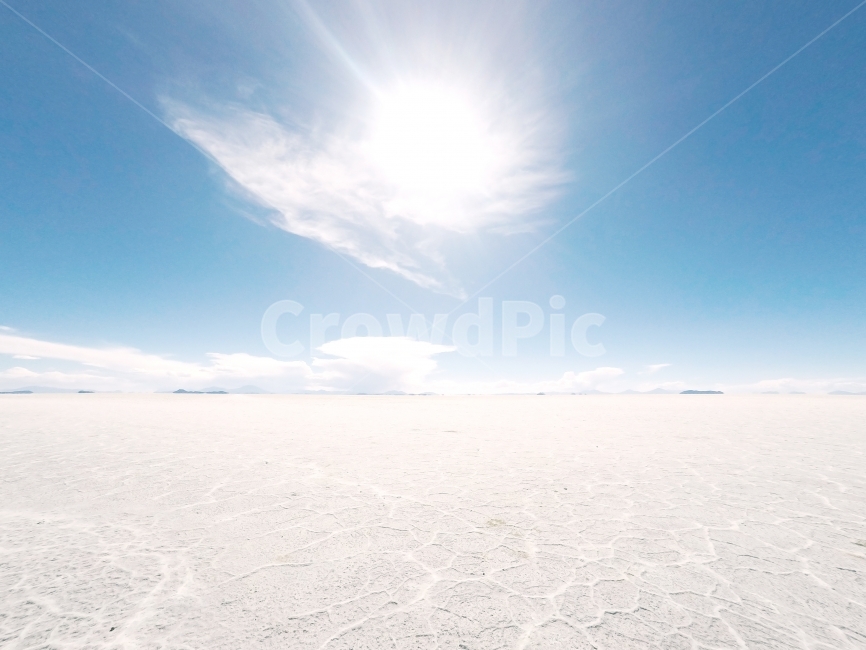 	우유니,사막,볼리비아,우유니사막,여행,하늘,햇빛,태양,햇살,물,반사,남미,uyuni,desert,bolivia,travel,trip,sky,sunshine,sunny,water,reflection,southamerica,소금,소금사막,자연,풍경,nature,landscape,해외,외국,세계,foreign,oversea,world,세계자연풍경,해외자연풍경,외국자연풍경,world nature landscape,outdoors,옥외
