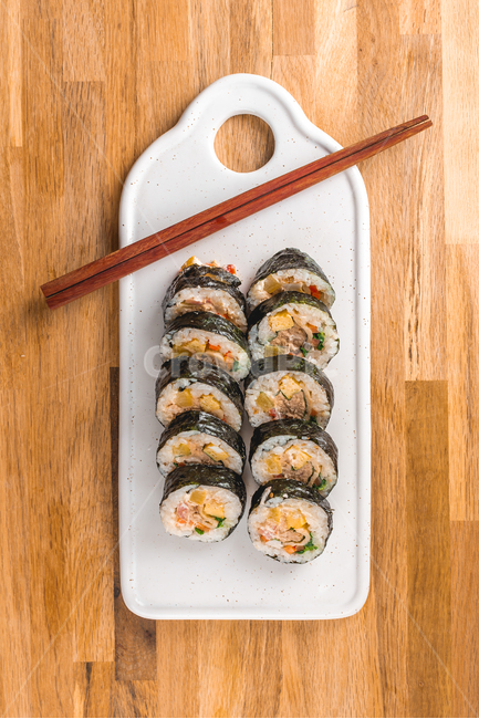 김밥,참치김밥,간편식,간식,점심,한식,참치김밥,음식,식재료,요리,food,cook,meal,dishes,food reserves,한식,한국음식,한국요리,korean food,korean dishes,korean meal,korean cook,감성,sensible,feeling