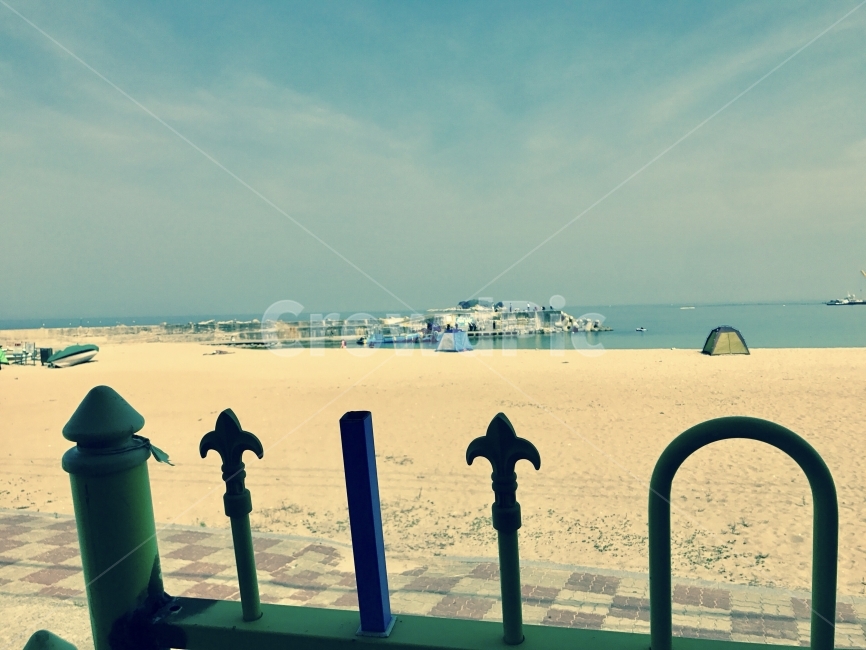 동해,해변,해수욕장,강원도,하늘,파란색,자연,풍경,nature,landscape,해변,바다,beach,sea,railing,난간,banister,handrail