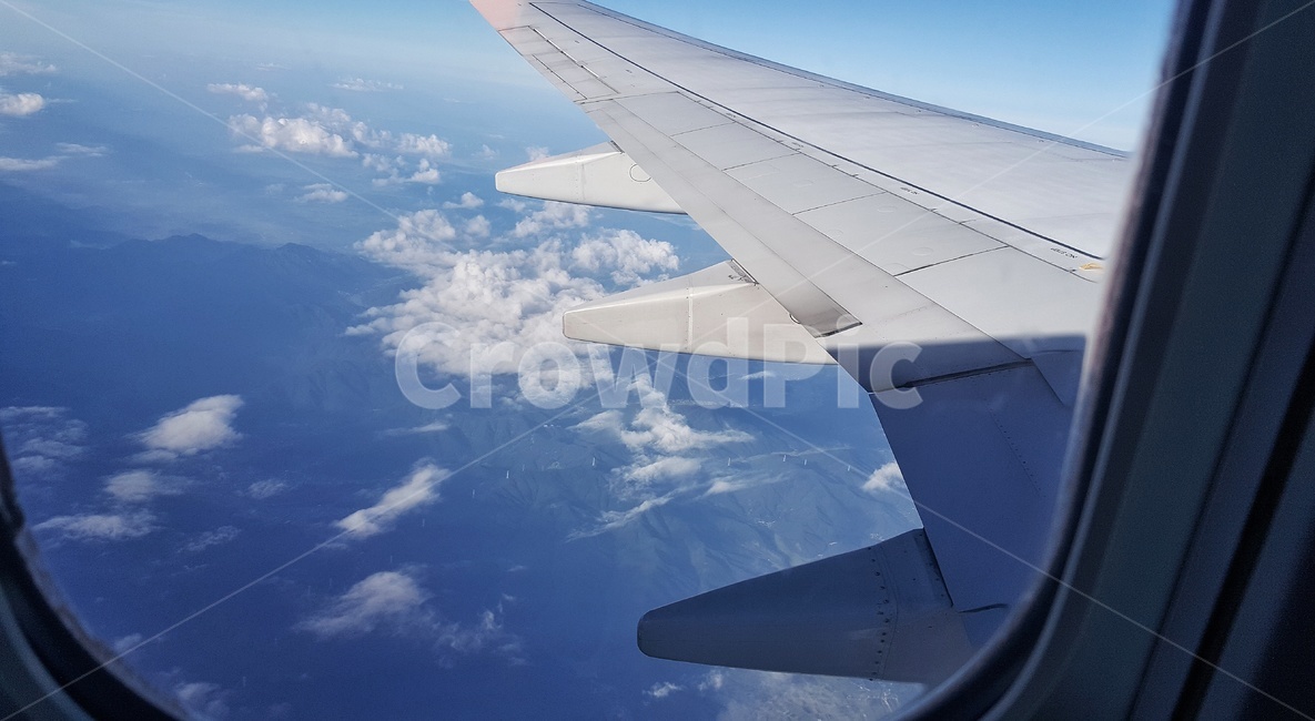 비행기,하늘,구름,산,여행,설레임,지상,상공,날개,여행,휴가,traveling,vacation,trip,교통,교통수단,traffic,transportation