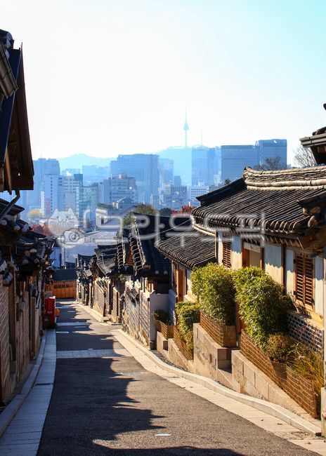 Bukchon,Hanok,Hanok Village,Bukchon Hanok Village,Roof Tiles,Tradition,Seoul,Korea,Roofed House,Classical,Architecture,Traditional House,Korean Tradition,Korean Culture