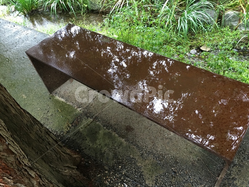 outdoors,땅,land,자연,nature,옥외,rain,비,의자,chair,비,비오는날,rain,rainy