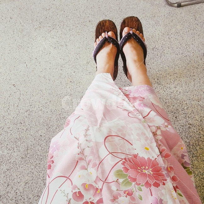 일본,기모노,유카타,발,나막신,게다,슬리퍼,발가락,꽃무늬,분홍색,japan,yukata,kimono,전통의상