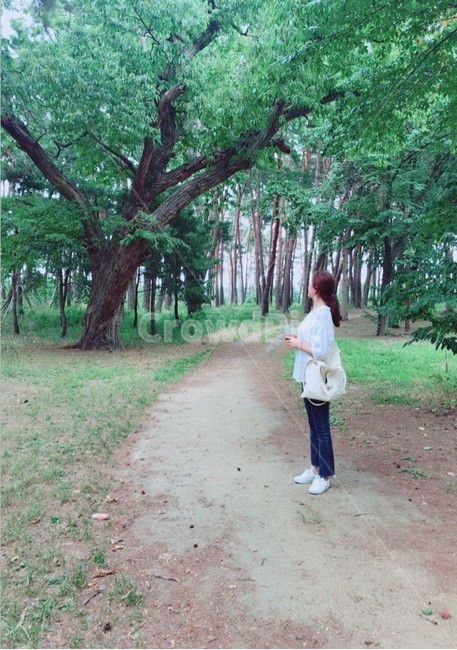 숲,피톤치드,초록,청량감,자연,사람,인물,인간,human,person,여성,여자,woman,female,lady