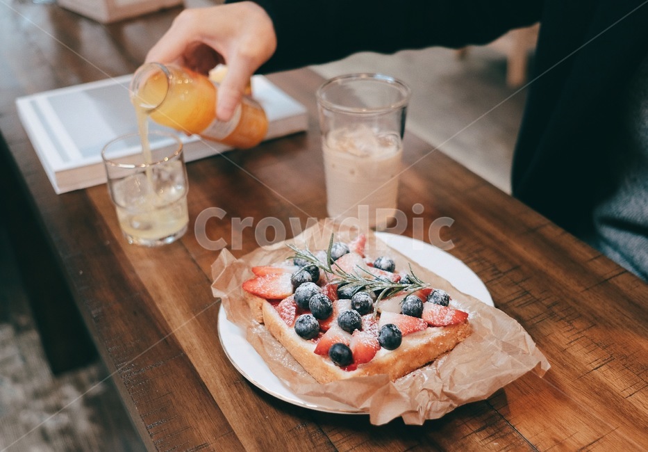 오픈토스트,디저트,브런치,빵,주스,감성사진,카페,음식,식재료,요리,food,cook,meal,dishes,food reserves,빵,bread,디저트,간식,후식,dessert,snack,음료수,drink,beverage