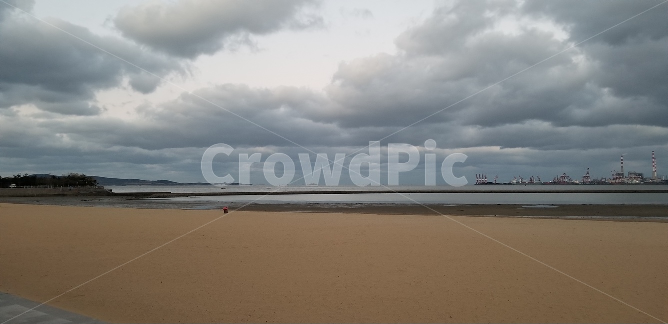 바닷가,흐린바다,모래사장,구름,해변가,자연,풍경,nature,landscape,해변,바다,beach,sea,outdoors,옥외