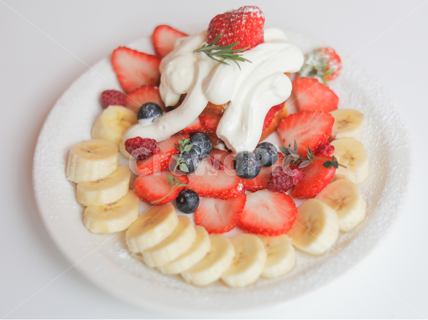 바나나,크림,딸기,블루베리,디저트,과일디저트,dessert,cafe,후식,food,bread,cream,제빵,빵,치즈케이크,딸기치즈케이크,과일치즈케이크