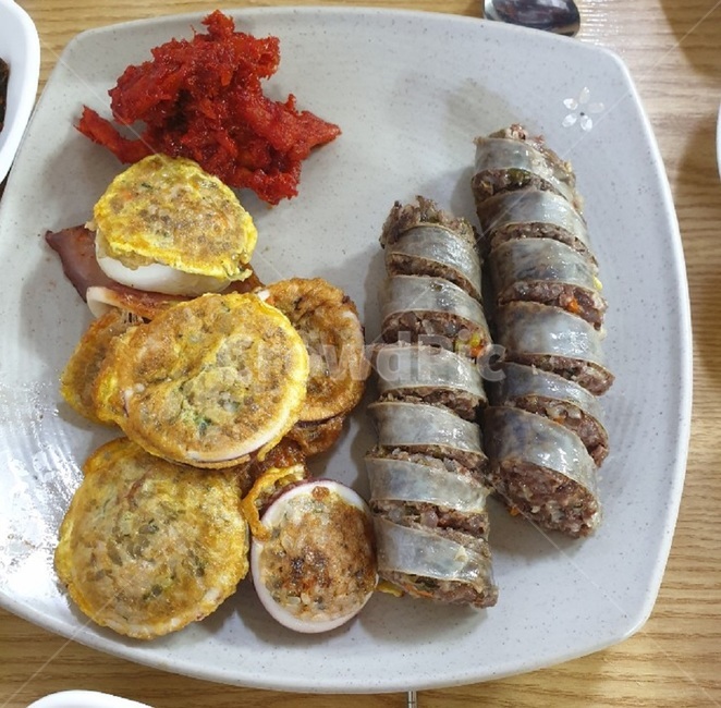 Ojingeo Sundae (오징어순대)