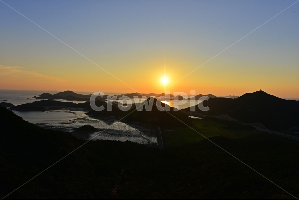 outdoors,옥외,nature,자연,light,빛,flare,플레어,mountain,산,mountainrange,산맥,전북,군산,고군산군도,군도,고군산군도일몰,해넘이,sunset,일몰,dusk,황혼,redsky,붉은하늘,sky,하늘