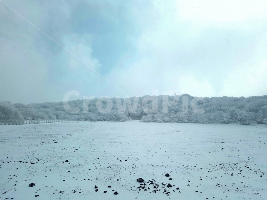 한라산,제주도,눈,설경,분화구,제주,성판악,아침,겨울,추위,흰색,평지,자연,겨울,계절,winter,season,자연,풍경,nature,landscape,한국자연풍경,한국자연경관,korea nature landscape,제주도,jeju,jeju island,outdoors,옥외