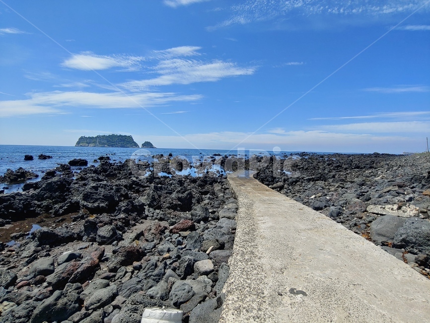 섬,바다,해안,하늘,길,sea,sky,cloud,road,가로등,바닷가