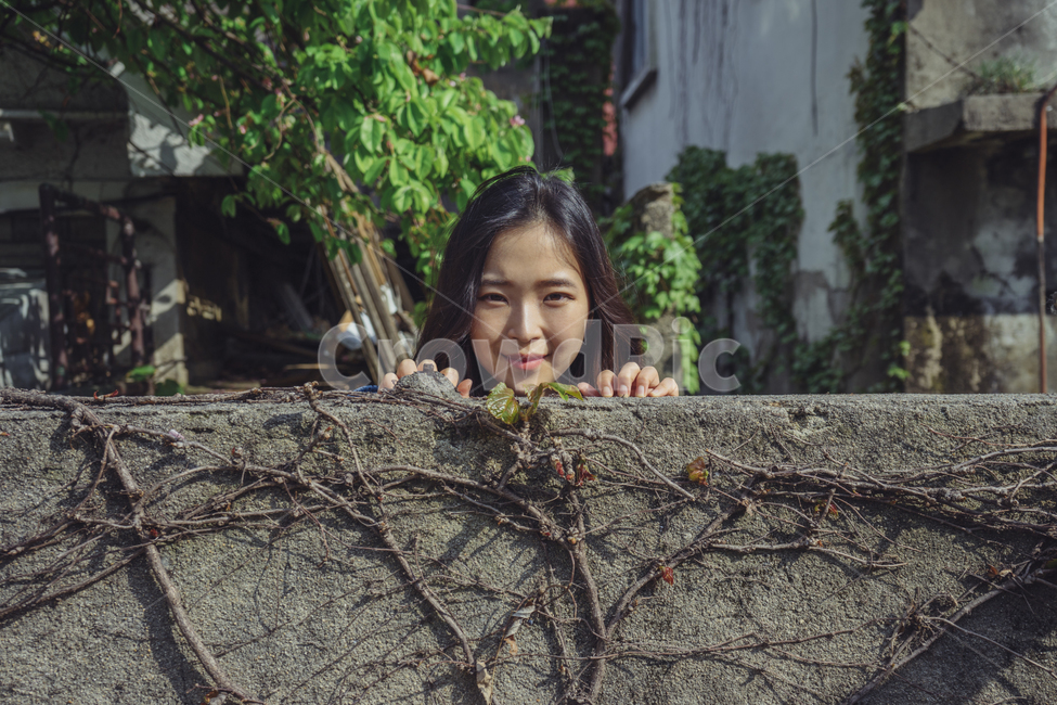 얼굴,표정,face,미소,smile,감정,감성,인물사진,portrait,마음,담벼락,사람,인물,인간,human,person,얼굴표정,facial expression,face,여성,여자,woman,female,lady,감정표현,기분,feeling,emotion,빈티지사진,빈티지느낌,빈티지감성,vintage