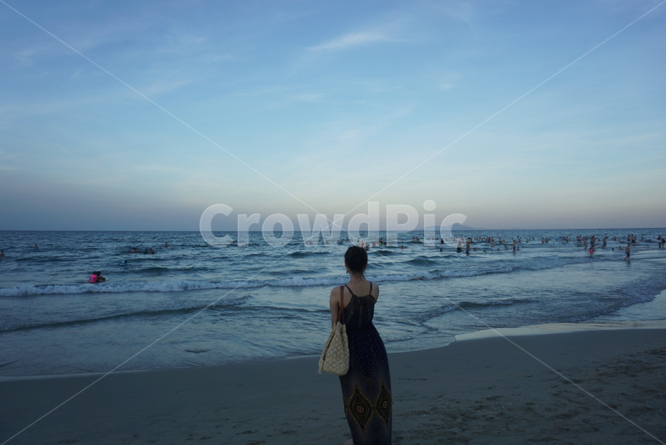 여행,바다,바닷가,해변,원피스,바람,여름,하늘,travel,뒤,뒷모습,사람,해변,바다,beach,sea,사람,인물,인간,human,person,여성,여자,woman,female,lady,여행,휴가,traveling,vacation,trip
