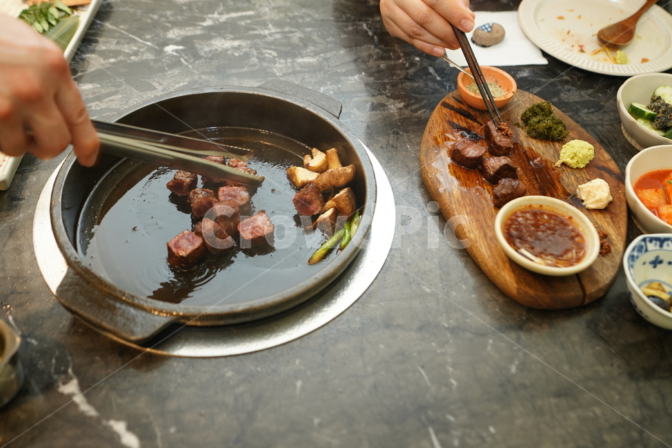 식사,먹거리,육식,육류,소고기,구이,안주,불판,음식,food