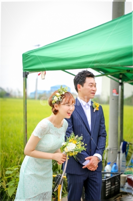 결혼,사랑,행복,웨딩,인물,꽃,시골,여자,남자,커플,신혼,부부,스냅,결혼스냅,인물스냅,웨딩스냅,본식스냅,커플스냅,스냅사진,사람,인물,인간,human,person,연인,커플,사랑,lover,couple,결혼,혼례,웨딩,wedding,marriage,marry,감정표현,기분,feeling,emotion,기념일,축하,anniversary,congratulation,celebrate,celebration