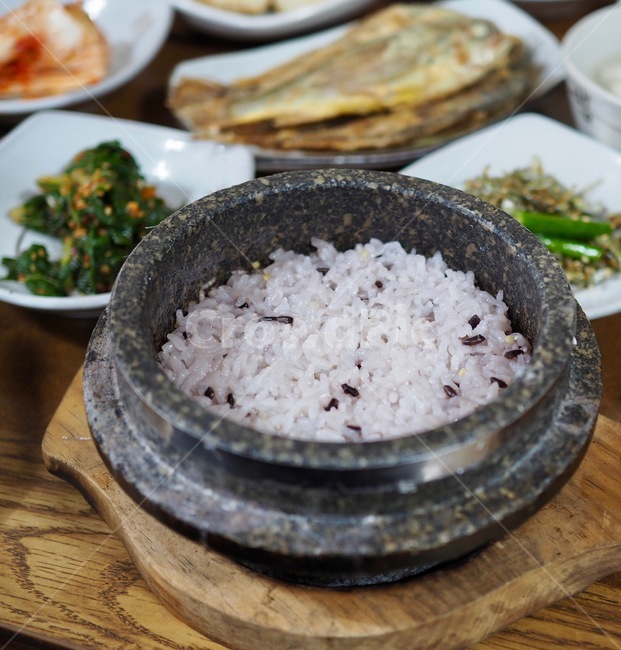 밥,흑미,돌솥밥,흑미돌솥밥,음식,한국,한국음식,돌솥,배경,전통음식,rice,blackrice,hotpotrice,blackricestonerice,food,korea,koreanfood,stonecooker,background,traditionalfood,음식,식재료,요리,food,cook,meal,dishes,food reserves,한식,한국음식,한국요리,korean food,korean dishes,korean meal,korean cook