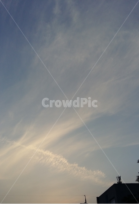 하늘,파랑색,구름,하얀색,sky,white,연구름,골목길,blue,반노을