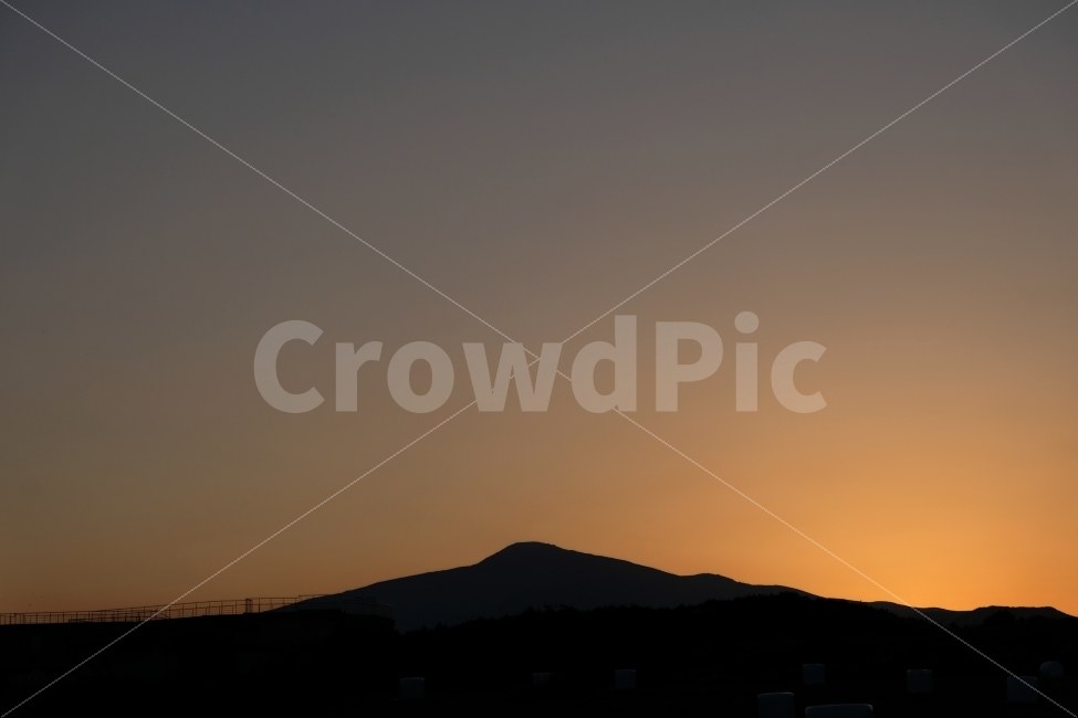 한라산,제주도,한라산해질녘,산,산노을,해질녘산,제주도한라산,제주도해질녘,저녘,선셋,해질녘,노을,하늘,밤하늘,해질녘하늘,노을하늘,실루엣,산실루엣,자연,자연,풍경,nature,landscape,실루엣,그림자,silhouette,shadow,outdoors,옥외,sky,dusk,황혼,sunset,일몰,red sky,붉은 하늘,dawn,새벽