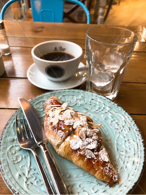 카페,커피,데니쉬크로와상,아침식사,cafe,coffe,croissant,denishcroissant,breakfast,food,meal