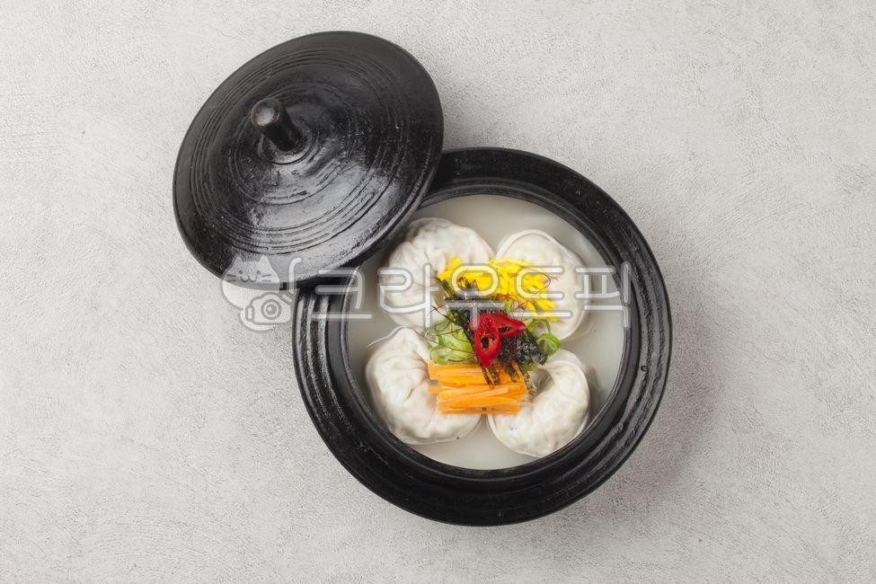 Tteokguk,tteokmanduguk,manduguk,mandu,garaetteok,gomyeong,seol food,holiday food,seolnal food,cooking