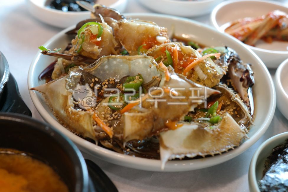 seafood,Soy Crab,seasoning,egg,Korean cuisine,restaurant,recipe,Korean,crab sauce,sauce,food,meal,side dish,Korean food,cooking,traditional food,crab,female crab