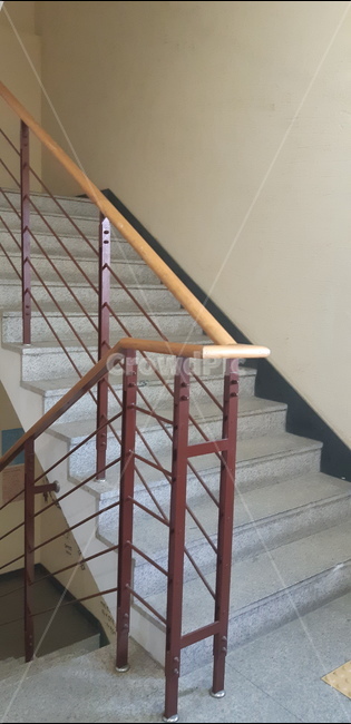 handrail,난간,banister,railing,staircase,계단,건물,창살,회색