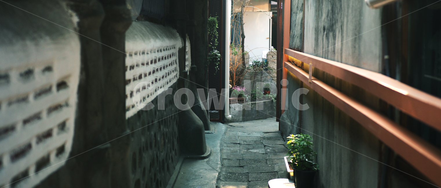 골목,벽돌,풍경,시선,집중,빈티지,vintage,조용함,적막함,street,brick,landscape,평화로움,여유,휴식,산책,relaxation,rest,scenery,scene,view,골목길,alley,감성,sensible,feeling,flagstone,판석,walkway,보도,path,통로