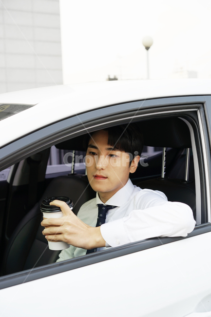 운전,차,차량,자동차,남자,남성,사람,직장인,출근,나른함,커피,카페인,피곤,운전중,정체,운전자,사람,인물,인간,human,person,남성,남자,man,male,커피,카페,coffee,cafe,교통,교통수단,traffic,transportation,비즈니스,사업,business,service,work