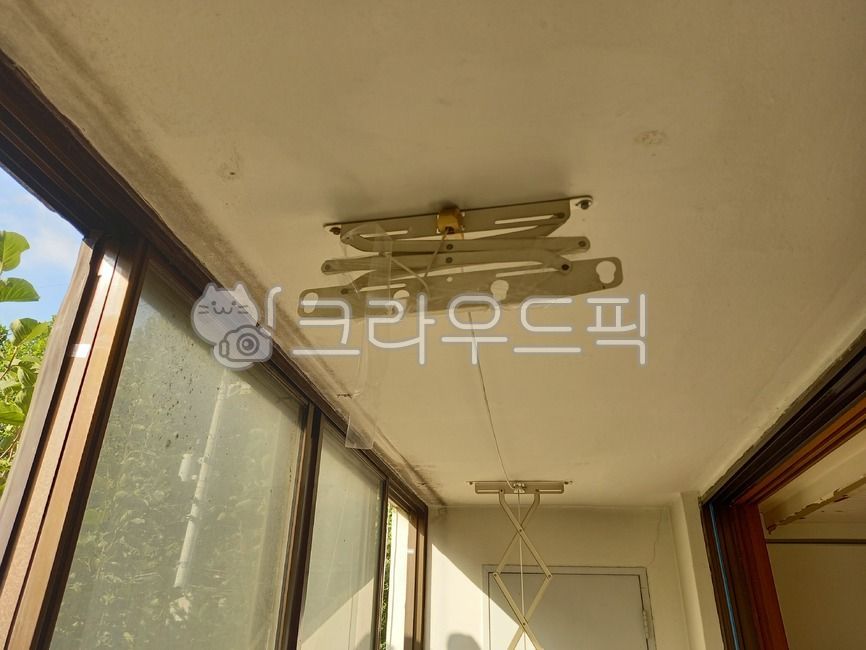 home repairs,clothes drying rack,Repair of defects,construction,construct,Paint,clothes hanger,interior