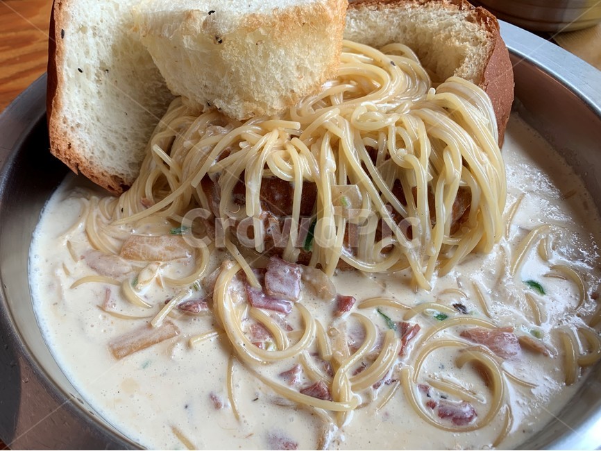 cooking,creamcheese,delicious,dinner,food,lunch,meal,pastadish,pastaplate,spaghetti,tasty,white,파스타,빵,크림,치즈,베이컨,유럽음식,스파게티,양식,레스토랑,면류,면요리,noodles,양식,서양음식,서양요리,western food,western dishes,western meal,western cook