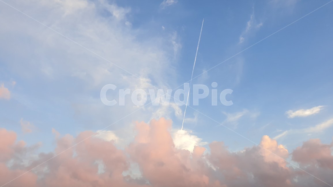 핑크구름,비행기,하늘,구름사이,푸른하늘,핑크빛구름,cloud,sky,여름하늘,자연,풍경,nature,landscape,outdoors,옥외,구름,weather,날씨,cumulus,적운,azure sky,푸른 하늘