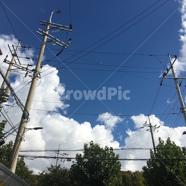 구름,하늘,푸름,맑은날씨,푸른하늘,자연,풍경,nature,landscape,utility pole,전신주,cable,케이블,power lines,전력선,electric transmission tower,송전탑