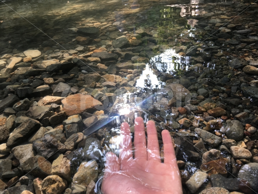 계곡,물,손,빛,파장,여유,휴식,물그림자,자연,돌,반영,자연,풍경,nature,landscape,사람,인물,인간,human,person,rubble,파편,water