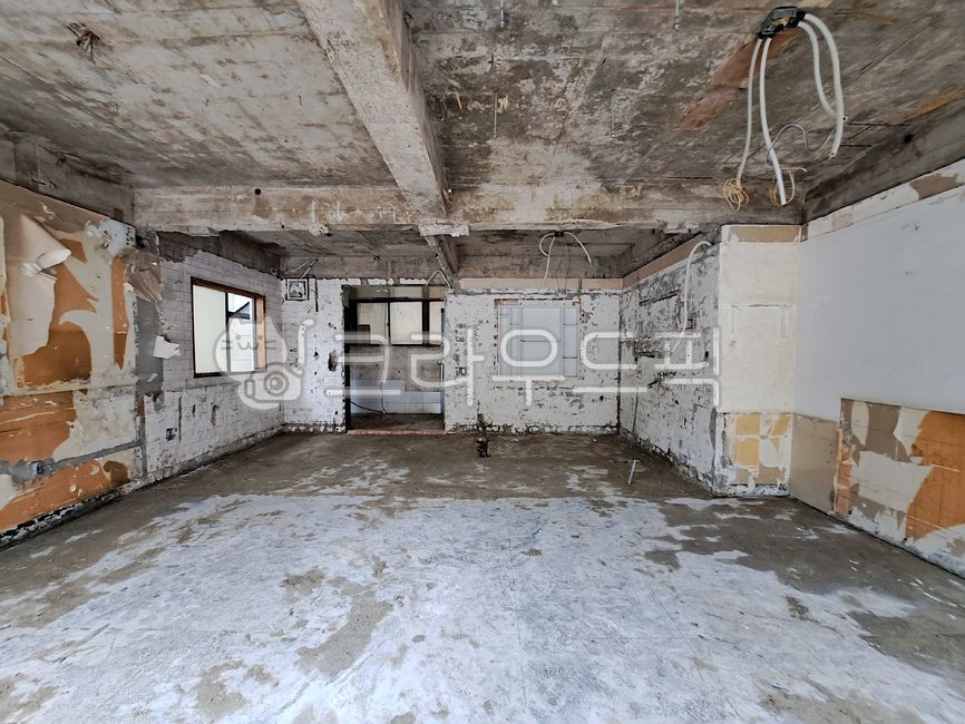 건축물,건축,빌딩,건축학,상가,주택,구옥,개조,개조공사,실내,실내공사,내부,내부공사,공사,철근,콘크리트,철골,골조,시멘트,바닥,시멘트바닥,주택공사,빌딩공사,상가공사,리모델링,인테리어