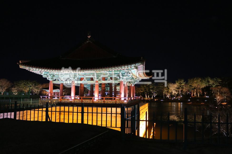 night view,traditional building,Anapji Pond,Donggung Palace and Wolji Pond,nightview,cultural heritage,Gyeongju,building,architecture