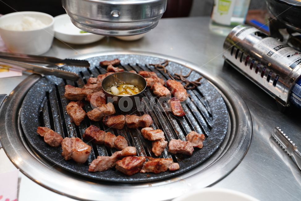 고기,돼지,음식,푸드,안주,식사,먹거리,목살,육식,육류,안주거리,불판,모임,디너,먹방,구이,음식,식재료,요리,food,cook,meal,dishes,food reserves,육류,고기,meat,한식,한국음식,한국요리,korean food,korean dishes,korean meal,korean cook