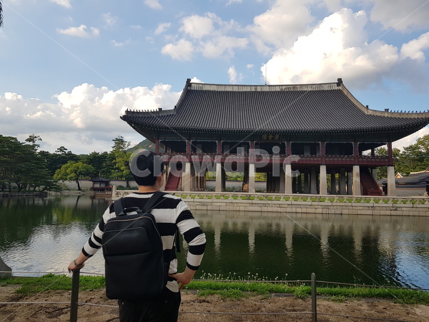 경복궁,경회루,남자뒷모습,남자,경복궁경회루,고궁,korea,koreapalace,human,한국전통,한국문화,korean traditional,korean culture,남성,남자,man,male,건축물,건물외관,exterior,building,structure,architecture,construction