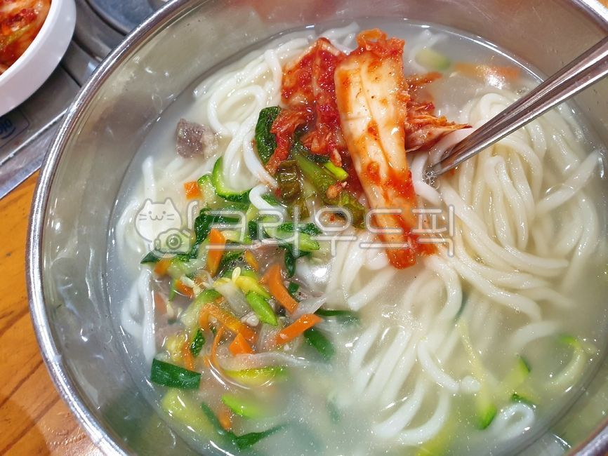 soup,Korean cuisine,plate,Kalguksu,menu,bowl,kalguksu,food,meal,choppednoodles,dish,Korean food,cooking