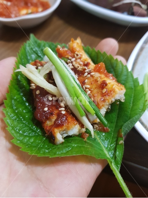 장어쌈,장어,저녁,음식,한식,부추,깻잎,건강,파,맛있는,건강한,먹고싶은,깨,양념,반찬,고추장,고추가루,broiledeels,Koreanfood,Koreandishes