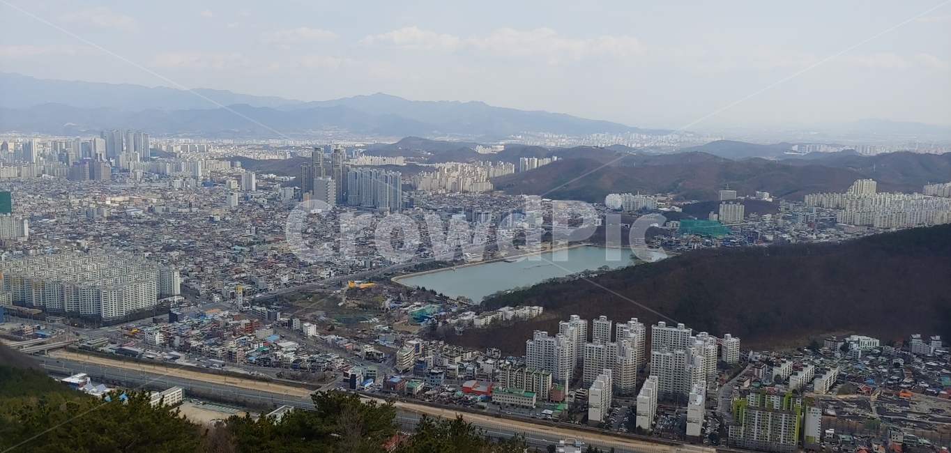 nature,자연,outdoors,옥외,aerialview,조감도,scenery,풍경,landscape,경치,road,도로,중심지,도시,건물,하늘,구름,맑은,산,숲,나무,아파트,호수,공원,도시,풍경,city,landscape