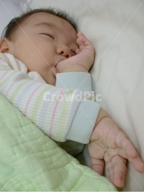 아기,낮잠,수면,손가락,애착,버릇,사람,인물,인간,human,person,영유아,아기,애기,아이,infants,baby