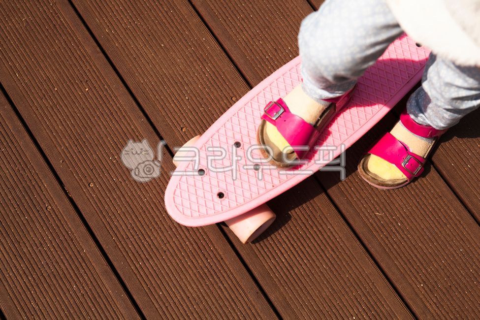 pink,practice,skateboard,work out,sports,Childhood,eye feet,child