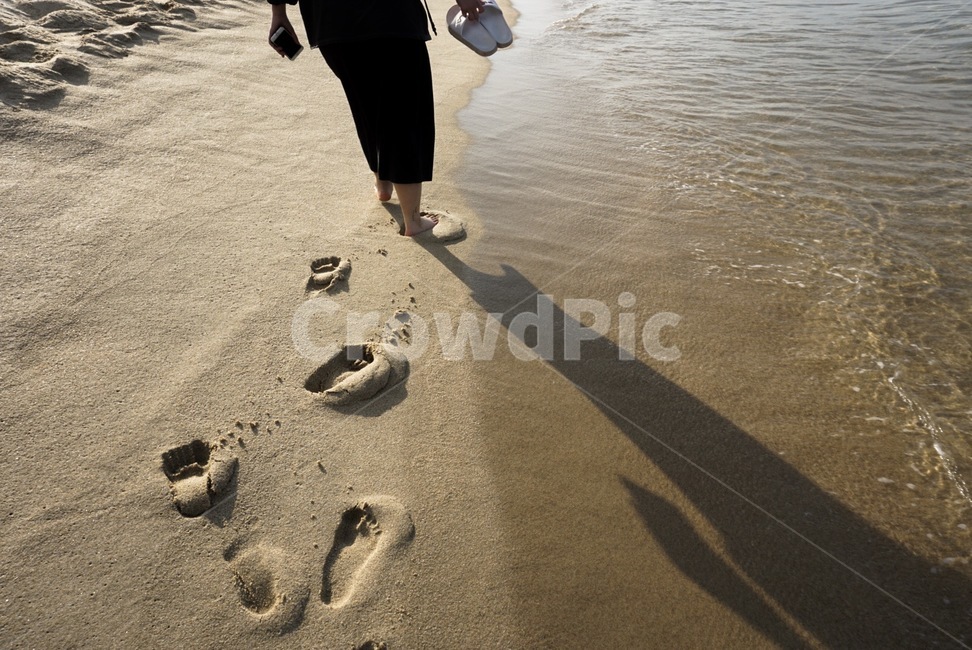 tide,footprint,ocean,shadow,sandy beach,back