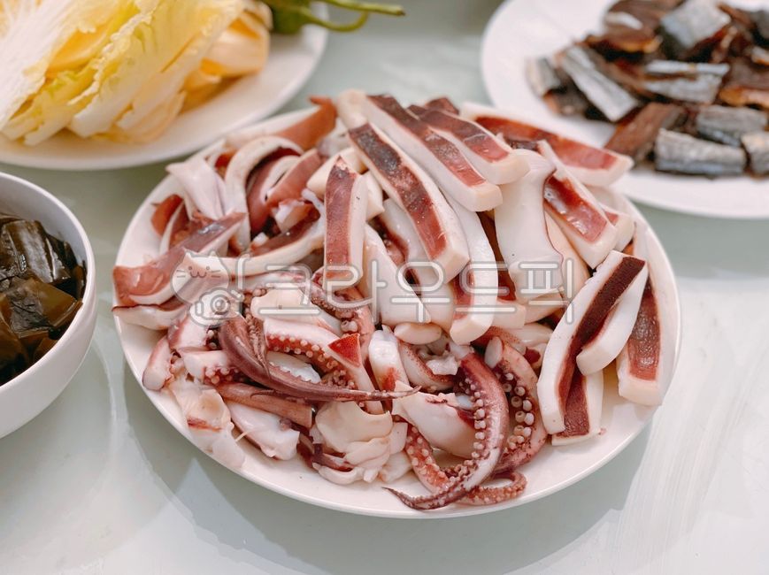 Poached squid,cook,Albegi cabbage,dry,food,Pacific saury,dried fish,meal,dish,napa cabbage,squid legs,fish,calamari,herring,ingredients,cooking,mukbang,Guryongpo Gwamegi,Gwamegi,Boiled squid